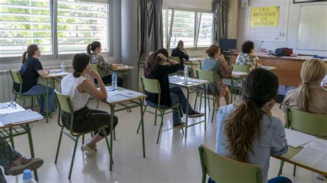 M S De Opositores Optan A Plazas De Docentes En Toda Espa A