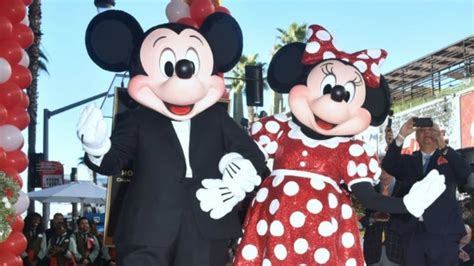 Minnie Mouse Gets Her Star On Hollywood Walk Of Fame A Few Decades After Mickey Celebrity