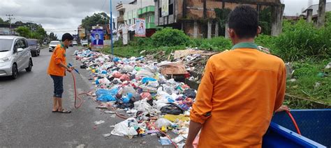 Warga Keluhkan Tumpukan Sampah Di Jalan By Pass Bukittinggi