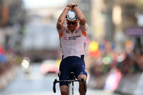 Mathieu van der Poel logra un hito único al ser campeón del Mundo de