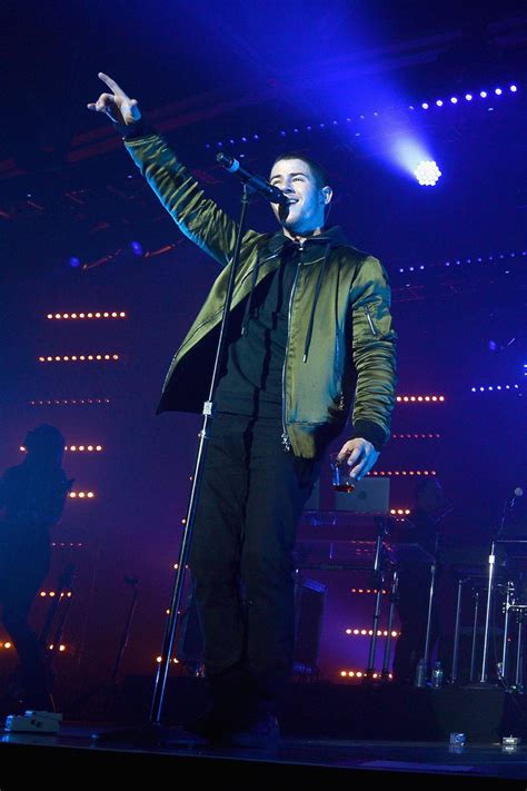 Nick Jonas’ Onstage Outerwear Obsession: His 10 Most Jammin’ Jackets – The Hollywood Reporter