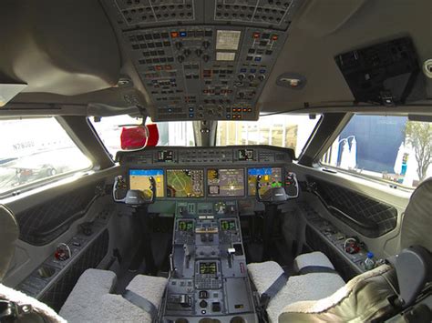 G650 Cockpit | The Gulfstream G650 is a twin-engine business… | Flickr