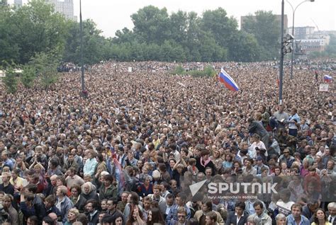 Rally In Front Of Supreme Soviet Of Rsfsr On August 22 1991 Sputnik