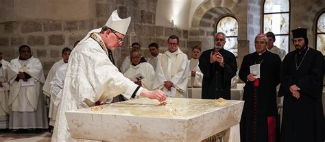 Neuer Altar Der Jerusalemer Dormitio Abtei Geweiht Katholisch De