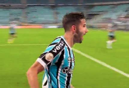 Letal Mathías Villasanti marca un golazo en el triunfo de Grêmio sobre