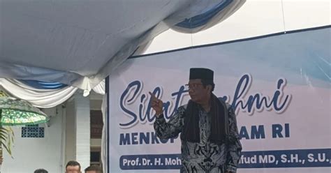 Mahfud Md Ajak Santri Ponpes Miftahul Ulum Lumajang Jaga Nkri