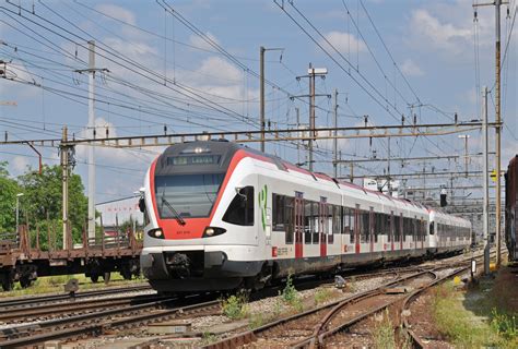 Rabe Auf Der S Verl Sst Den Bahnhof Pratteln Bahnbilder De