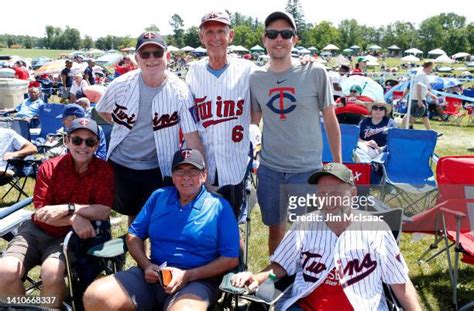 Minnesota Twins Fans Photos And Premium High Res Pictures Getty Images