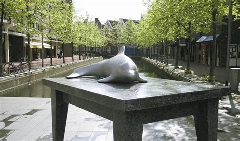 Dodenherdenking bij monument in Haven Almere DEZE WEEK Dé krant