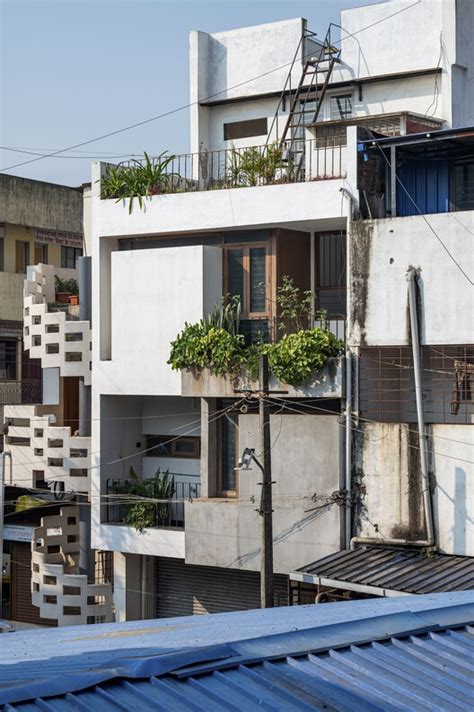 Compact House / Rahul Pudale Design | ArchDaily