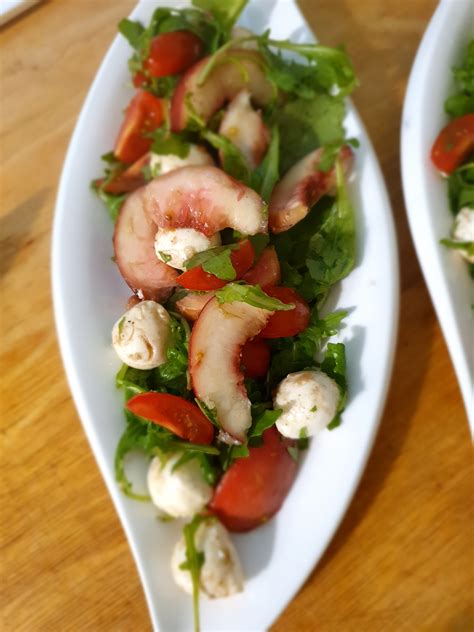 Sommerlicher Pfirsich Mozzarella Salat Seebymanu