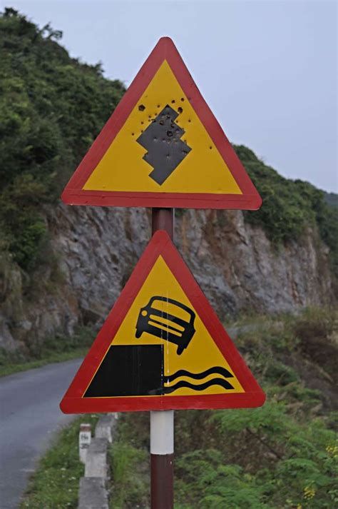 Funny Road Signs That Actually Exist