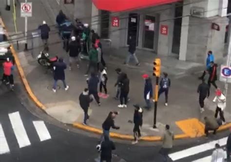 Video De La Cancha A Las Calles Los Barrabravas De Independiente No Perdonan Ni A Los Vecinos