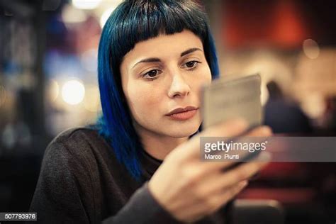 Blue Hair Girls Photos Et Images De Collection Getty Images