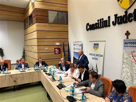 Premierul Ciucă prezent la semnarea contractelor de investiții