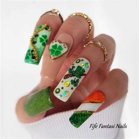 Festive St Patrick S Day Nails To Celebrate The Day Le Chic Street