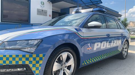 Caserta 16 Chili Di Cocaina In Macchina Arrestato In Autostrada Dalla