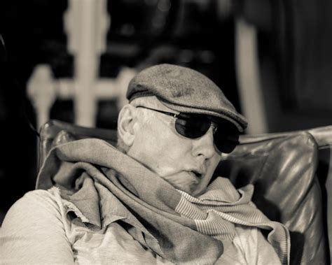 Premium Photo Senior Man Wearing Sunglasses Relaxing On Chair