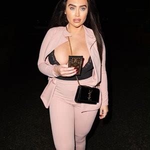 Lauren Goodger Shows A Lot Of Cleavage As She Heads To Tape Nightclub