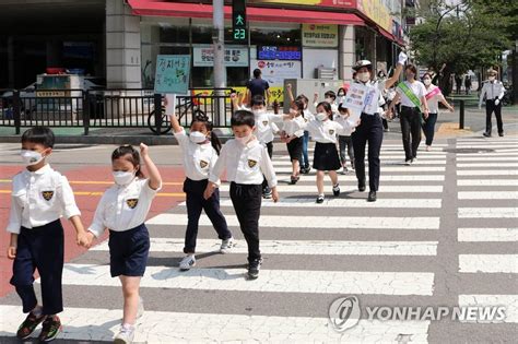 어린이 교통경찰 연합뉴스