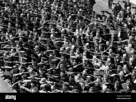 August Landmesser Fotos Und Bildmaterial In Hoher Aufl Sung Alamy