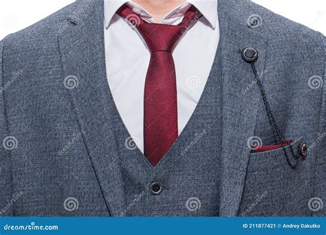 Traje Gris Oscuro Para Hombre Con Camisa Blanca Y Corbata Roja Imagen