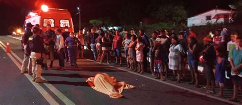 Motociclista Morre Ap S Grave Colis O Nibus De Turismo No Interior