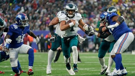 Hurts Eagles Clinch Playoff Spot With Win Over Fading Giants CBC Sports