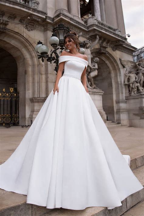 Robe de mariée fluide Oksana Mukha Paris