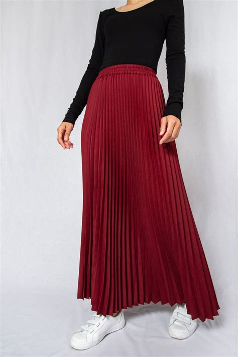 Modest Red Loose Pleated Maxi Skirt Innermod