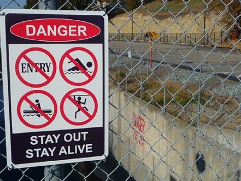 10 Extremely Serious No Trespassing Signs