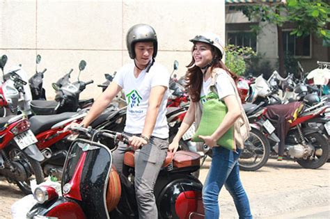 Vắng bạn gái hot boy Huỳnh Anh đèo hoa hậu