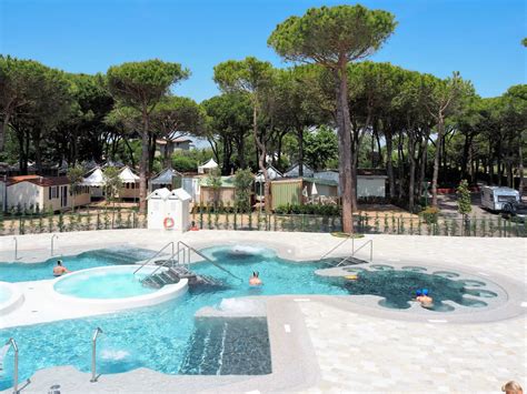 Camping Village Cavallino 4 Vakantiehuisjesnl