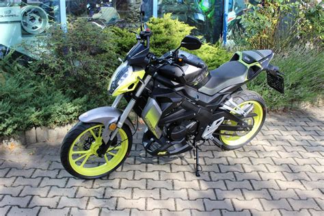 UM Motorcycles XTREET RS 125 2023 SKLADEM AKCE NOVÁ 2023 66 990 Kč