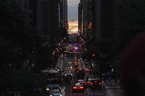 Manhattanhenge Dazzles New Yorkers