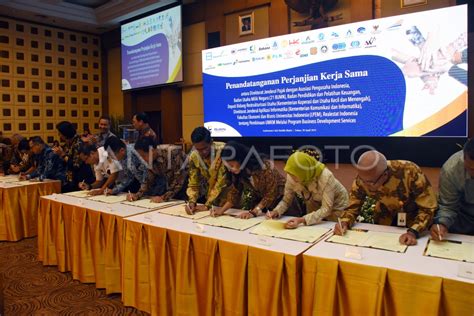 Penandatanganan Perjanjian Kerjasama Pembinaan Umkm Antara Foto