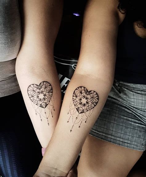 Tatuagem mãe e filha ideias para ilustrar o amor Tattoo designs