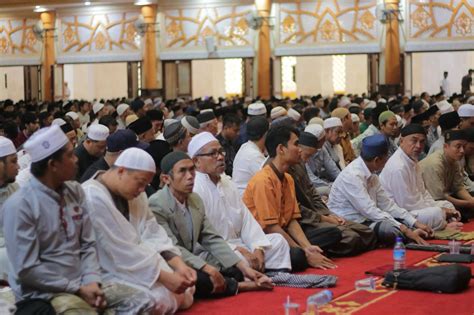 Syeikh Muhamed Salem Amer Dari Mesir Jadi Imam Shalat Tarawih Pertama