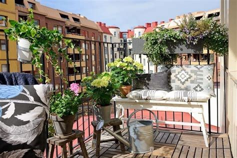 Fabulous Ideas For Spring Decor On Your Balcony