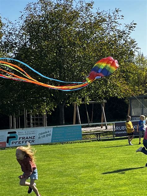 Flieg Flieg Flieg Drache Im Wind Grundschule Saaldorf Surheim