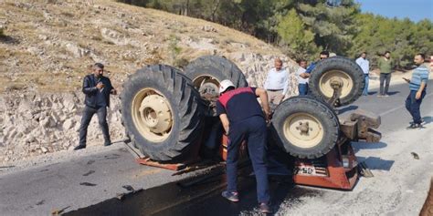 Devrilen traktör altında feci şekilde can verdi