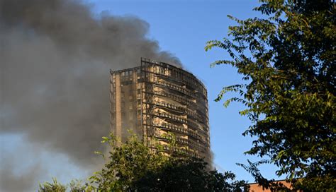 Video Un Edificio De Plantas Se Incendia En Mil N Italia Diario