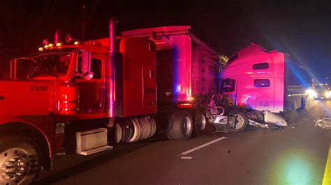 Tdot Crash Involving Two Tractor Trailers In Campbell Co Closes I 75