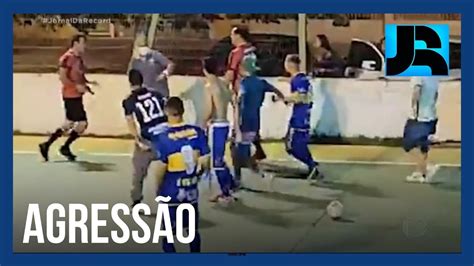 Rbitro Saca Arma E Agride Jogadores Ap S Confus O Em Partida De Futsal