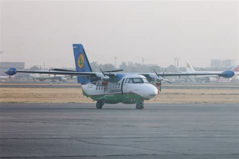 ウズベキスタン航空 Let L 410420 Turbolet Uk41001 イスラム・カリモフ・タシュケント国際空港 航空フォト