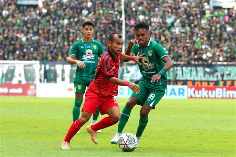 Foto Persija Sekuat Tenaga Demi Monas Di Dada Dan Jakmania