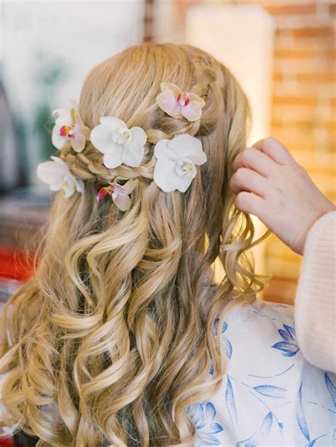 28 Beach Wedding Hairstyles For A Weatherproof Look