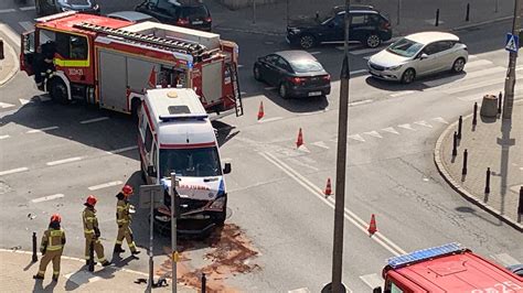 Warszawa Kolizja Z Udzia Em Karetki Zderzenie Z Dwoma Samochodami