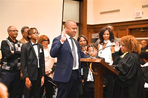 Da Jody E Owens Ii Sworn In For Second Term Hinds County District