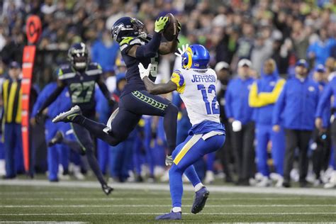 Quandre Diggs thrives as teacher for young Seattle secondary